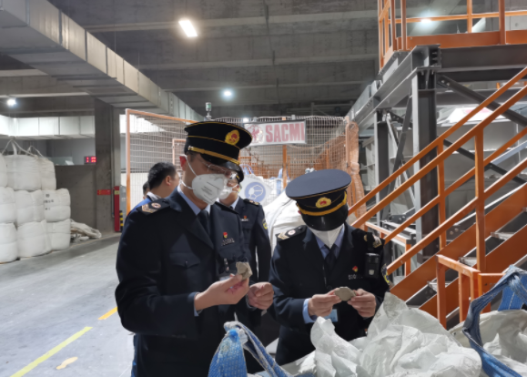 筑牢健康防线 江津区强化陶瓷企业职业卫生监管与个人卫生用品保障